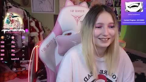 Snapshot of evie_rosen chatting on 12-24-24, 11:44 Evie online show from 12-24-24, 11:44