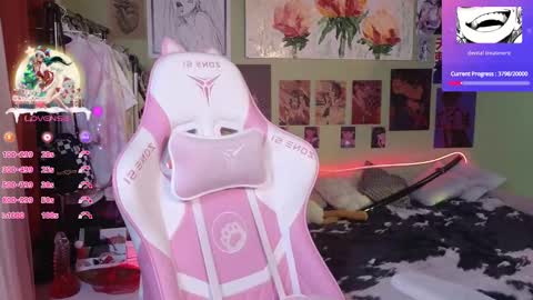 Snapshot of evie_rosen chatting on 12-26-24, 07:49 Evie online show from 12-26-24, 07:49