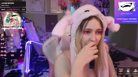 Snapshot of evie_rosen chatting on 12-29-24, 06:45 Evie online show from 12-29-24, 06:45