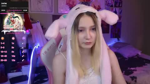 Snapshot of evie_rosen chatting on 01-05-25, 08:21 Evie online show from 01-05-25, 08:21