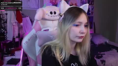 Snapshot of evie_rosen chatting on 01-06-25, 08:39 Evie online show from 01-06-25, 08:39