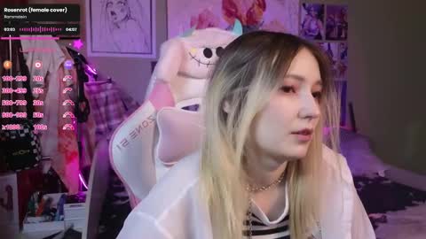 Snapshot of evie_rosen chatting on 01-07-25, 09:35 Evie online show from 01-07-25, 09:35