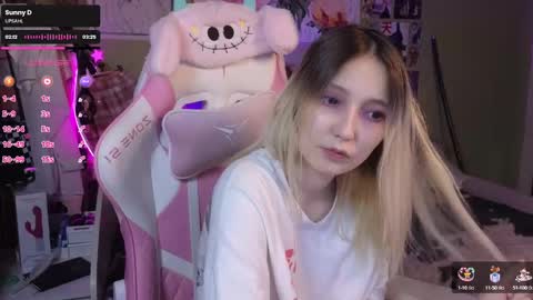 Snapshot of evie_rosen chatting on 01-10-25, 05:05 Evie online show from 01-10-25, 05:05