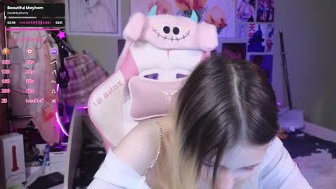 Snapshot of evie_rosen chatting on 01-13-25, 05:12 Evie online show from 01-13-25, 05:12