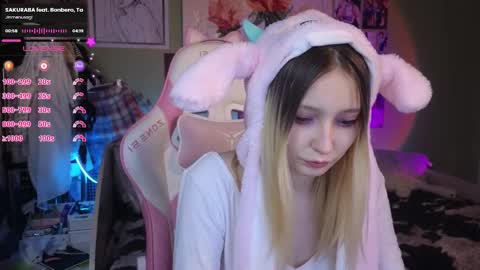 Snapshot of evie_rosen chatting on 02-03-25, 08:13 Evie online show from 02-03-25, 08:13