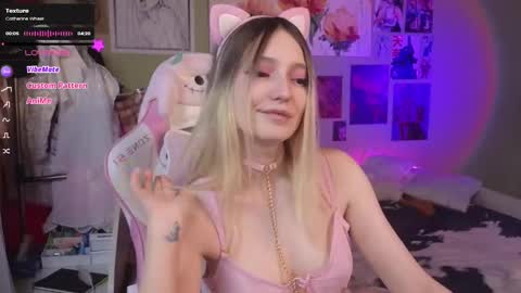 Snapshot of evie_rosen chatting on 02-18-25, 04:26 Evie online show from 02-18-25, 04:26