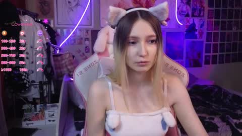 Snapshot of evie_rosen chatting on 03-01-25, 11:15 Evie online show from 03-01-25, 11:15