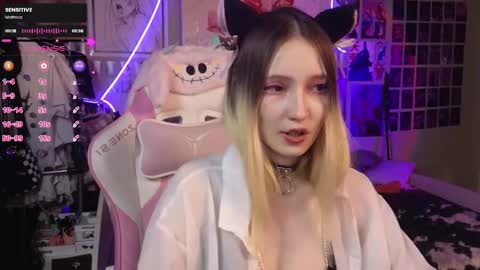 Snapshot of evie_rosen chatting on 03-12-25, 07:59 Evie online show from 03-12-25, 07:59