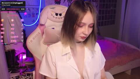 Snapshot of evie_rosen chatting on 10-17-25, 12:36 Evie online show from 10-17-25, 12:36