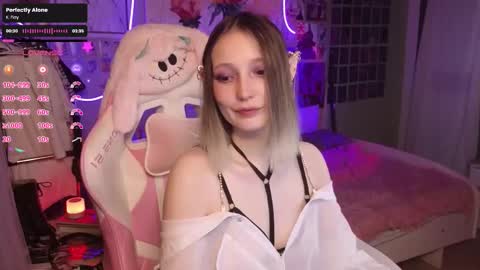 Snapshot of evie_rosen chatting on 10-22-25, 11:37 Evie online show from 10-22-25, 11:37