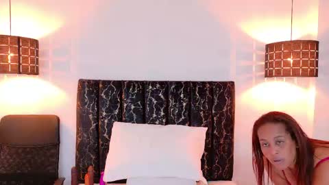 Snapshot of evvaa_moon chatting on 04-17-26, 12:30 evvaa_moon online show from 04-17-26, 12:30