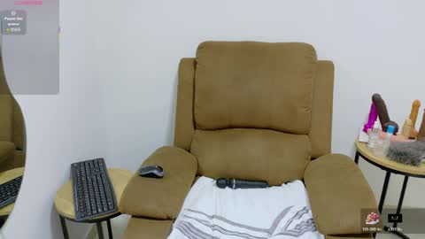 Snapshot of evvaa_moon chatting on 05-30-26, 12:35 evvaa_moon online show from 05-30-26, 12:35