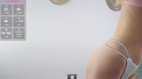 Snapshot of evymiuu chatting on 11-30-25, 08:51 Evy online show from 11-30-25, 08:51