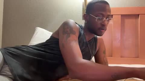 exhibitionvoyeurlive online show from 11-09-25, 06:01