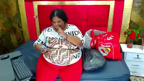 Snapshot of exoticbigmandx chatting on 01-05-25, 01:24 Mandy online show from 01-05-25, 01:24