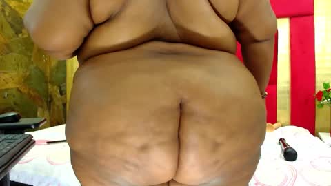 Snapshot of exoticbigmandx chatting on 01-19-25, 04:46 Mandy online show from 01-19-25, 04:46