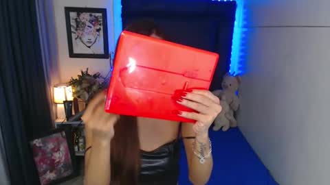 Snapshot of exotickatt chatting on 12-24-24, 10:11 KaT online show from 12-24-24, 10:11