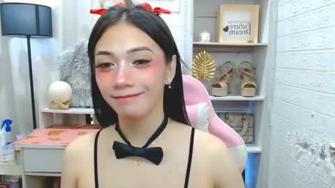 Snapshot of exotictssavie chatting on 11-13-25, 04:33 exotictssavie online show from 11-13-25, 04:33