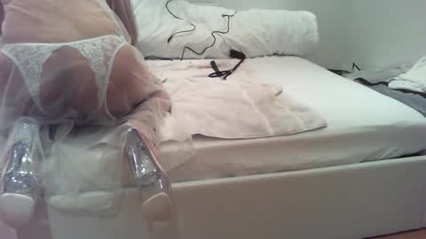 Snapshot of exquisite_elise chatting on 12-19-24, 10:32 Elise online show from 12-19-24, 10:32