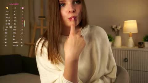 Snapshot of exsixstenz chatting on 10-18-25, 01:12 Hollywood or just holly online show from 10-18-25, 01:12