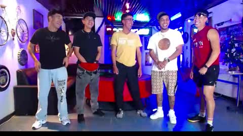 extrangers online show from 12-21-25, 01:18