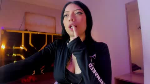 Snapshot of ey_im_simone_ chatting on 07-03-26, 12:11 online show from 07-03-26, 12:11
