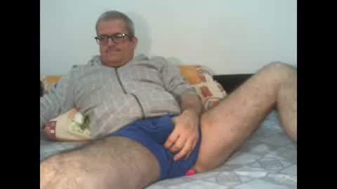 Snapshot of eyes12 chatting on 12-21-25, 01:02 GEORGE online show from 12-21-25, 01:02