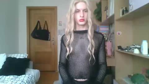 Snapshot of ezrafindom chatting on 02-24-26, 08:45 Ranya online show from 02-24-26, 08:45