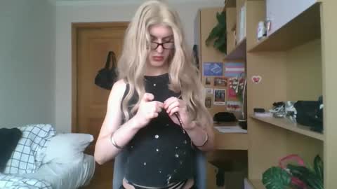 Snapshot of ezrafindom chatting on 03-02-26, 07:09 Ranya online show from 03-02-26, 07:09