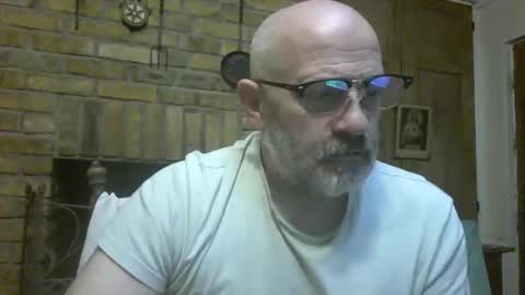 Snapshot of f1zzeek chatting on 01-09-26, 09:38 f1zzeek online show from 01-09-26, 09:38