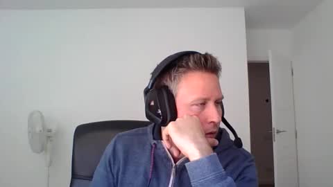 Snapshot of faer_087 chatting on 09-24-25, 09:23 faer_087 online show from 09-24-25, 09:23