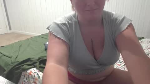 Snapshot of faeriedalelio chatting on 12-19-24, 02:56 Faerie Dalelio online show from 12-19-24, 02:56