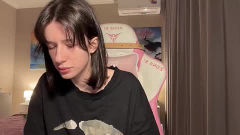 Bloom  online show from 09-22-25, 05:48