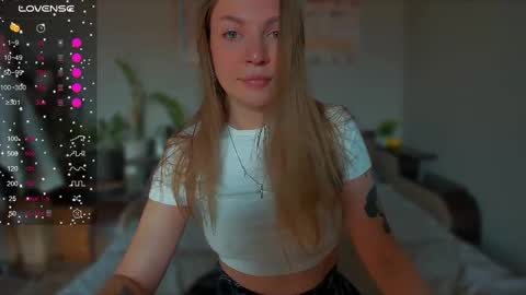 Snapshot of fairy_lele chatting on 02-06-25, 07:24 fairy_lele online show from 02-06-25, 07:24