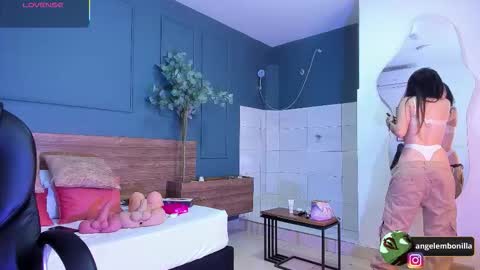 Megan    630  1330 -5 online show from 11-06-25, 12:06