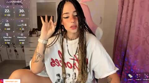 Snapshot of fallenangel_g chatting on 01-26-25, 06:07 Fallen Angel online show from 01-26-25, 06:07