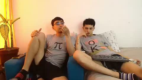 Snapshot of fallgays chatting on 07-08-26, 04:11 FallGays online show from 07-08-26, 04:11