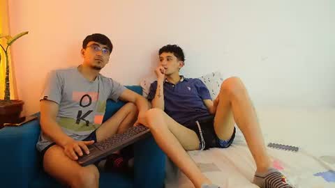 Snapshot of fallgays chatting on 07-10-26, 05:26 FallGays online show from 07-10-26, 05:26