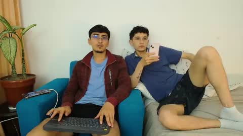 Snapshot of fallgays chatting on 07-13-26, 01:30 FallGays online show from 07-13-26, 01:30