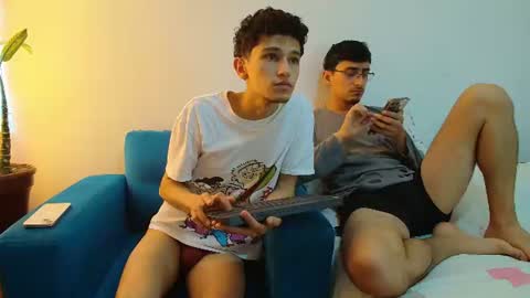 Snapshot of fallgays chatting on 07-17-26, 03:07 FallGays online show from 07-17-26, 03:07
