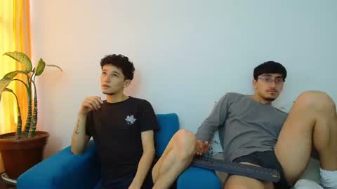 Snapshot of fallgays chatting on 07-22-26, 05:05 FallGays online show from 07-22-26, 05:05