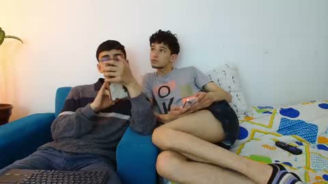 Snapshot of fallgays chatting on 07-28-26, 05:01 FallGays online show from 07-28-26, 05:01