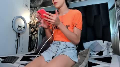 Snapshot of fanasy_andreadollx chatting on 12-23-24, 08:36 Andrea online show from 12-23-24, 08:36