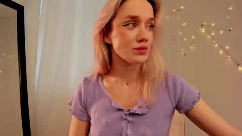 Snapshot of fancyamelia chatting on 09-19-25, 12:28 fancyamelia online show from 09-19-25, 12:28
