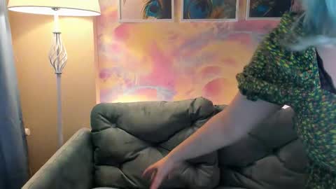 Bella online show from 12-18-25, 10:10