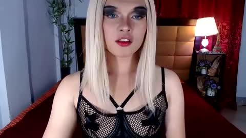 Snapshot of fantasticcock69_daniella chatting on 12-14-24, 12:01 DANIELLA - DONT FORGET TO GIVE ME A THUMBSU UP online show from 12-14-24, 12:01