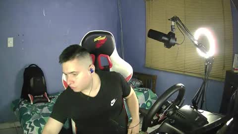 Snapshot of faon_ chatting on 11-17-25, 01:44 faon_ online show from 11-17-25, 01:44