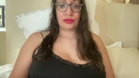 Snapshot of farahday chatting on 09-09-25, 11:43 Farah online show from 09-09-25, 11:43