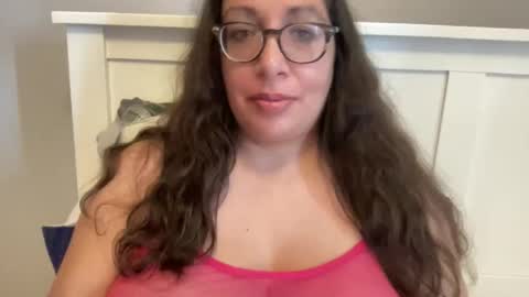 Snapshot of farahday chatting on 09-10-25, 12:16 Farah online show from 09-10-25, 12:16