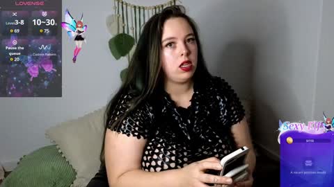 Snapshot of farannaee chatting on 12-15-24, 08:36 Fara online show from 12-15-24, 08:36